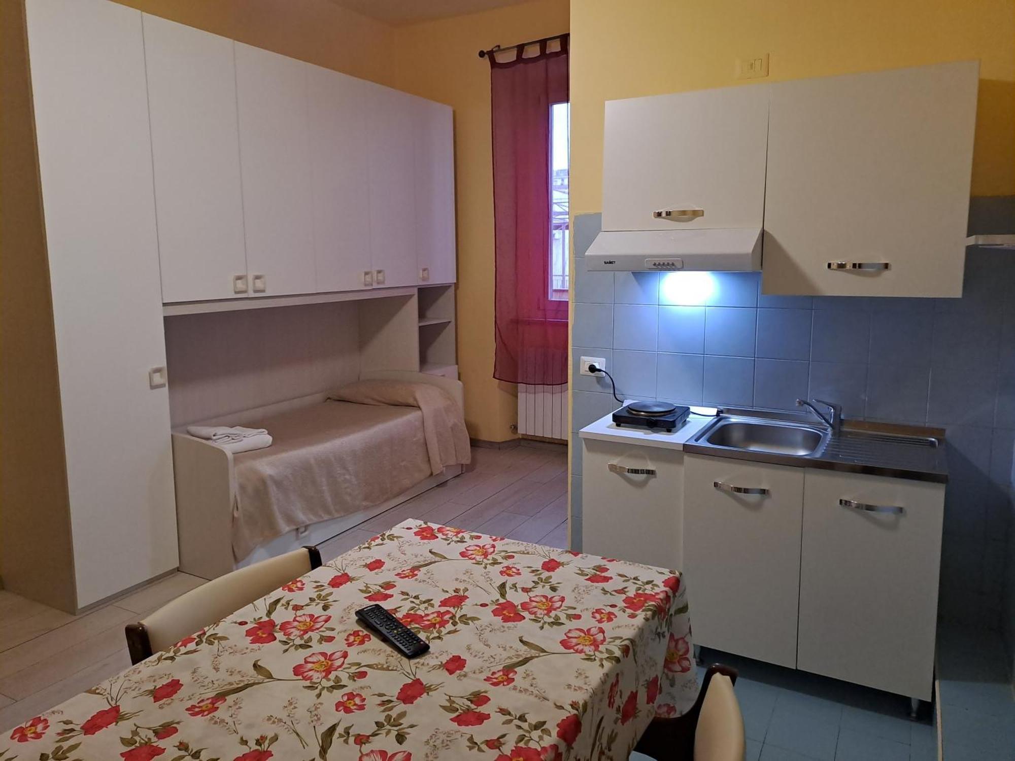 Giappone Inn Flat Ліворно Екстер'єр фото